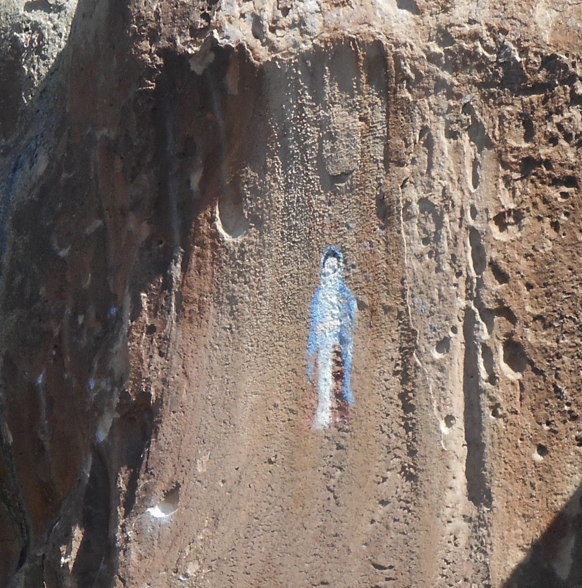 Version 2 La Virgen de Guadalupe pintada en la pared de roca de Penitente Canyon, Colorado, Estados Unidos 3