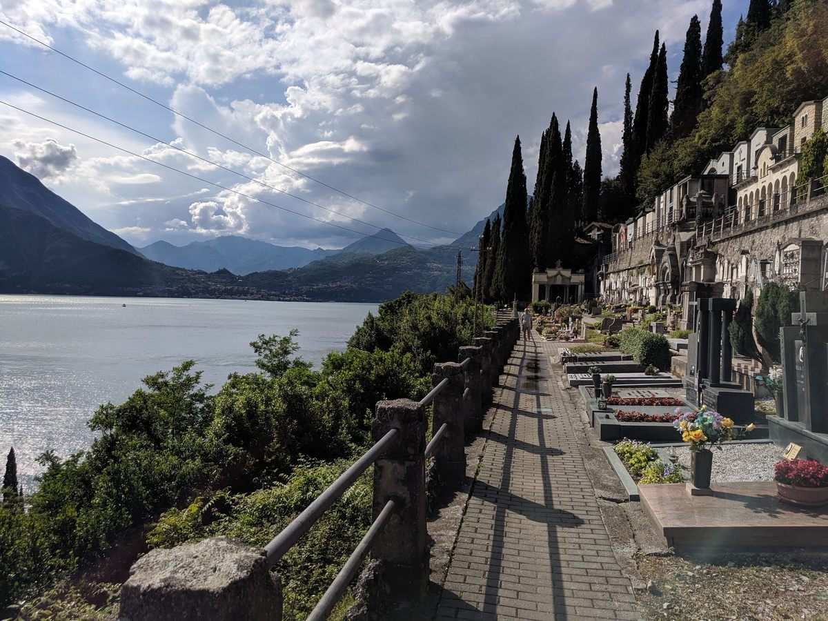 varenna-cemetery-in-varenna-italy El cementerio de Varenna, Italia 2